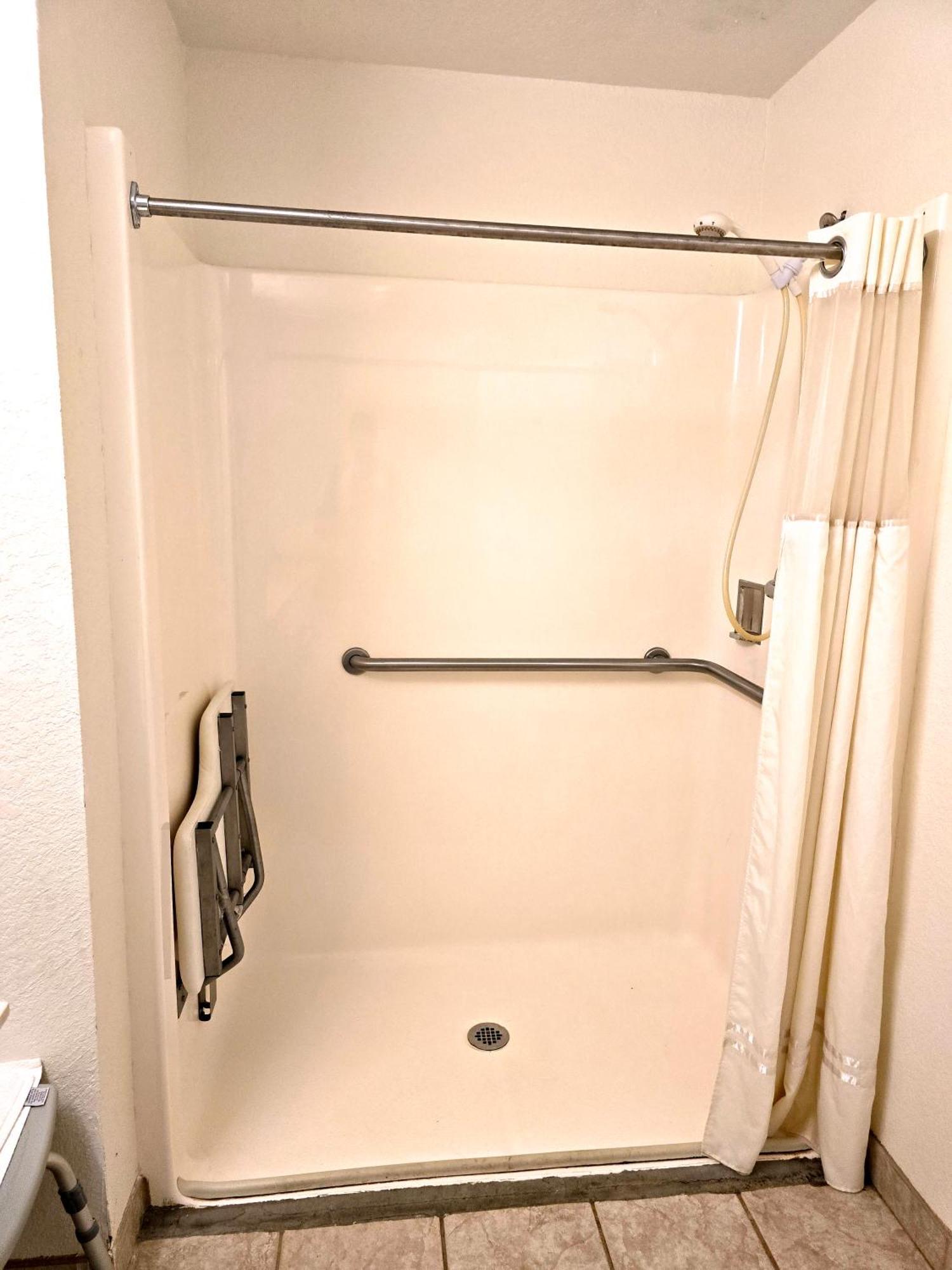 Garden Inn And Suites Near Callaway Gardens Pine Mountain Екстериор снимка