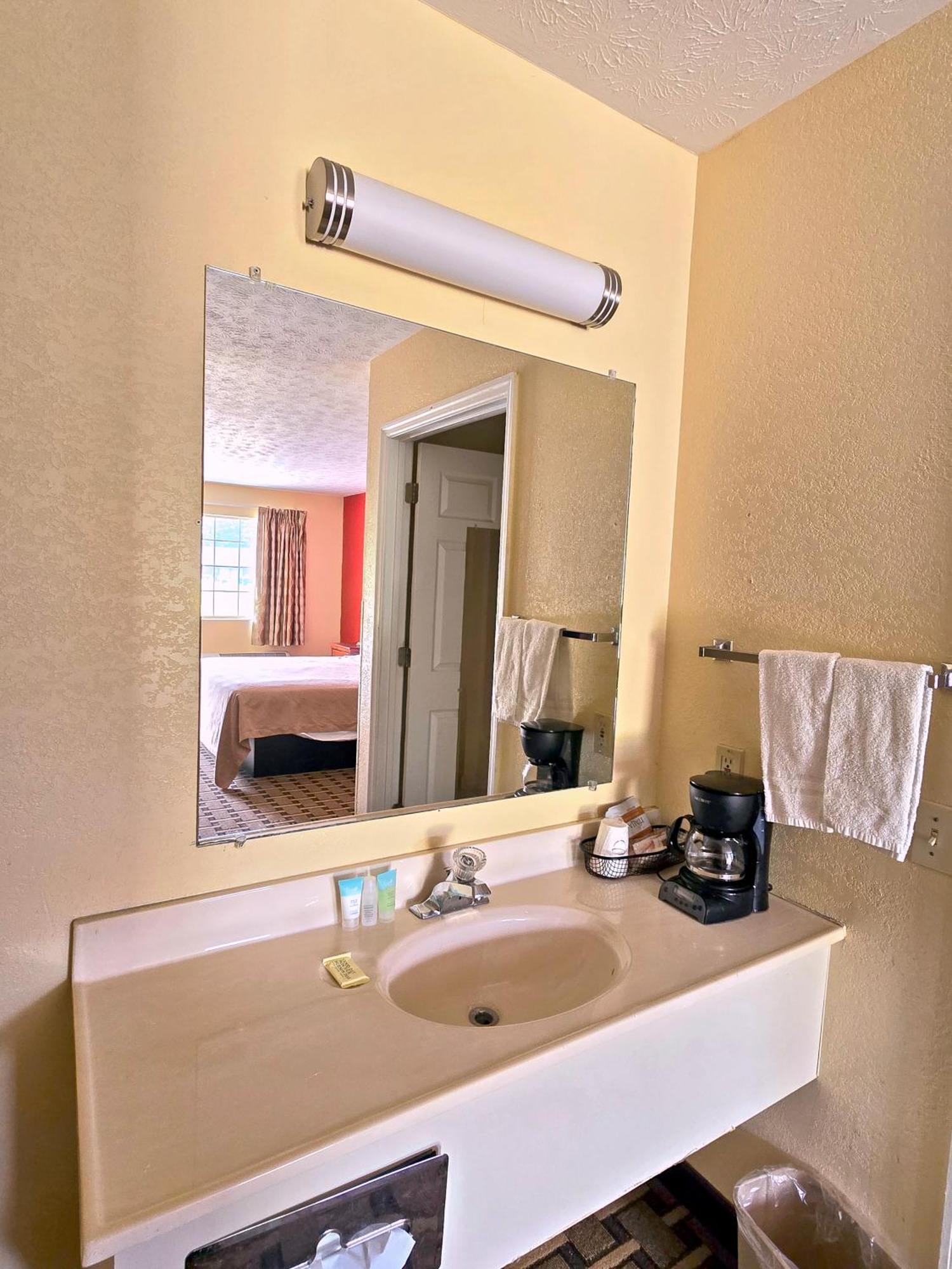 Garden Inn And Suites Near Callaway Gardens Pine Mountain Екстериор снимка