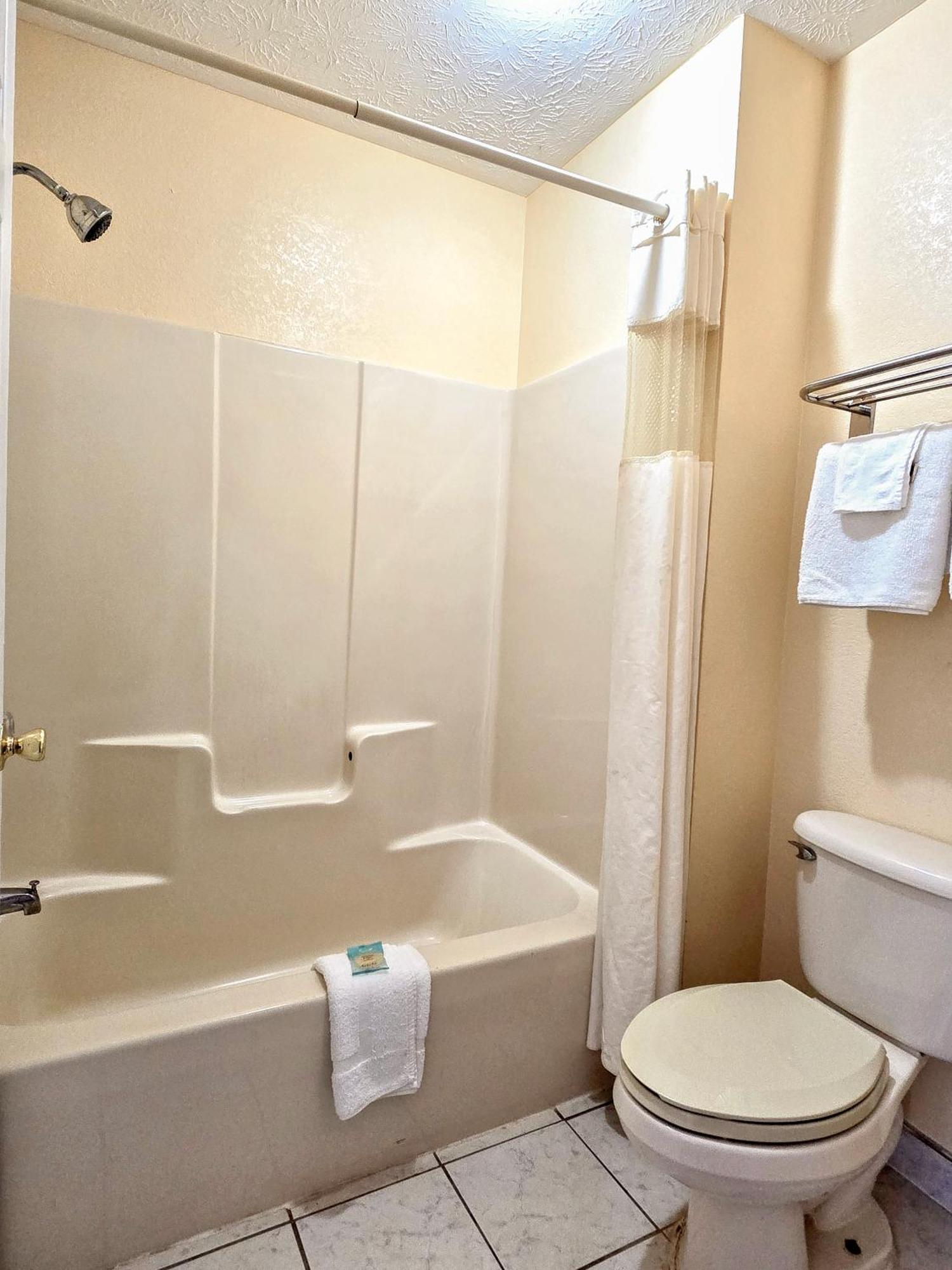 Garden Inn And Suites Near Callaway Gardens Pine Mountain Екстериор снимка