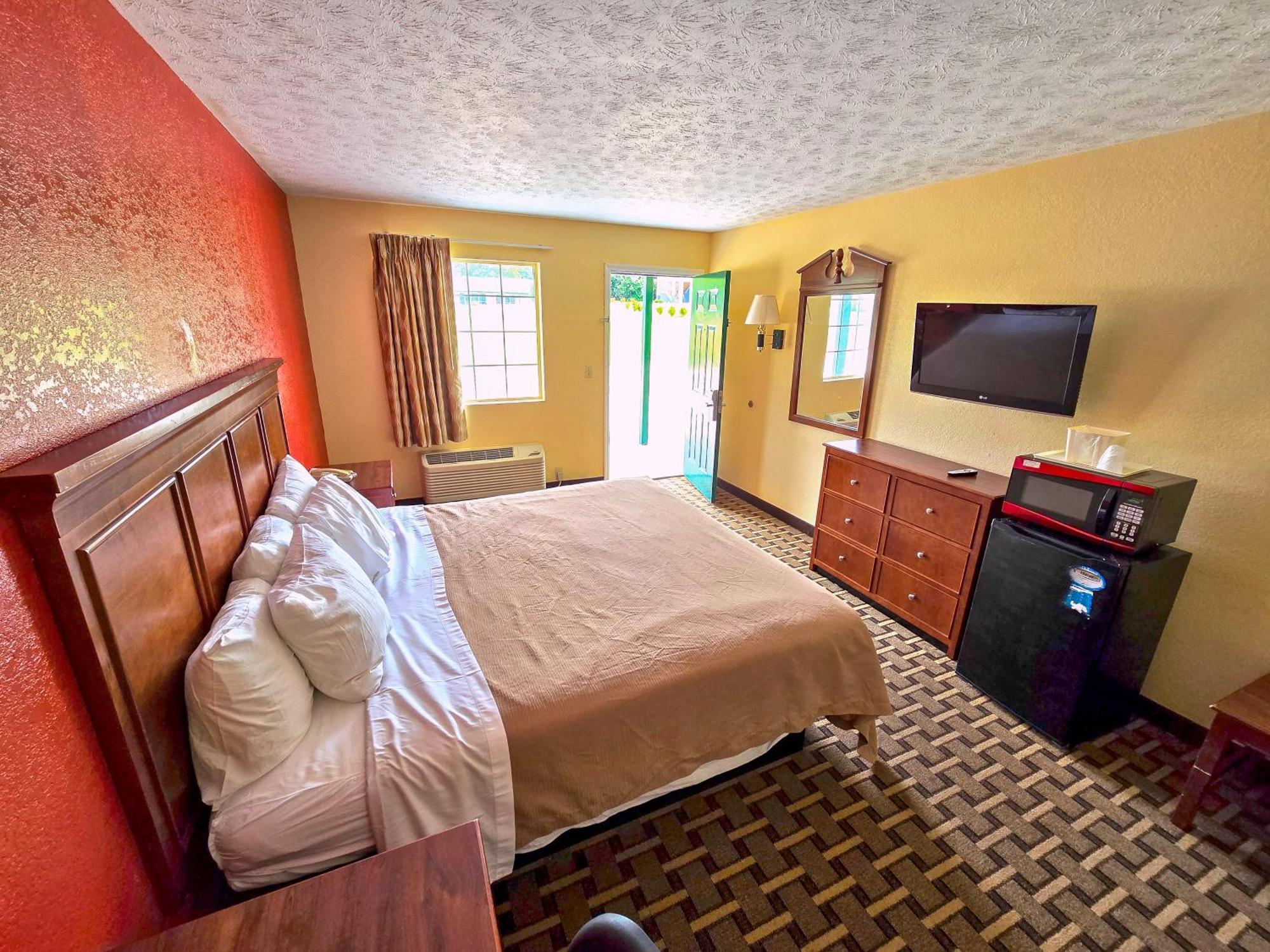 Garden Inn And Suites Near Callaway Gardens Pine Mountain Екстериор снимка