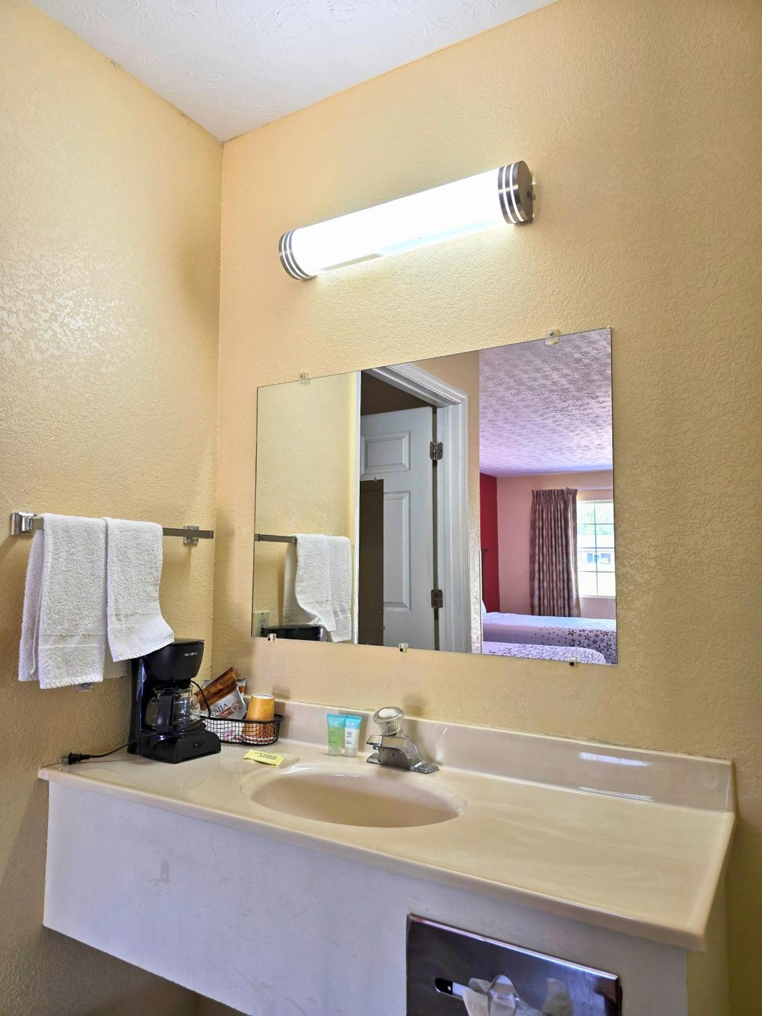 Garden Inn And Suites Near Callaway Gardens Pine Mountain Екстериор снимка