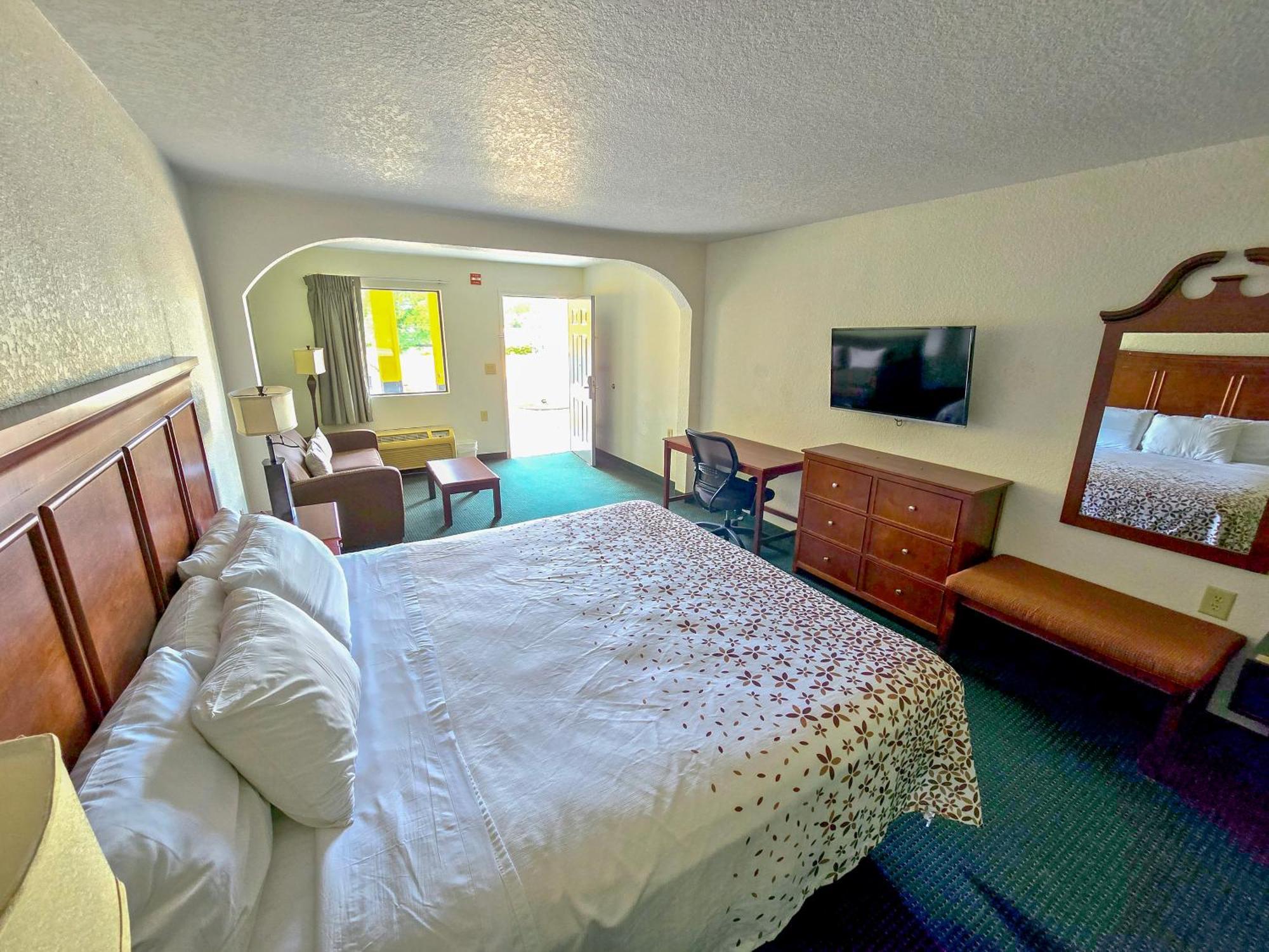 Garden Inn And Suites Near Callaway Gardens Pine Mountain Екстериор снимка