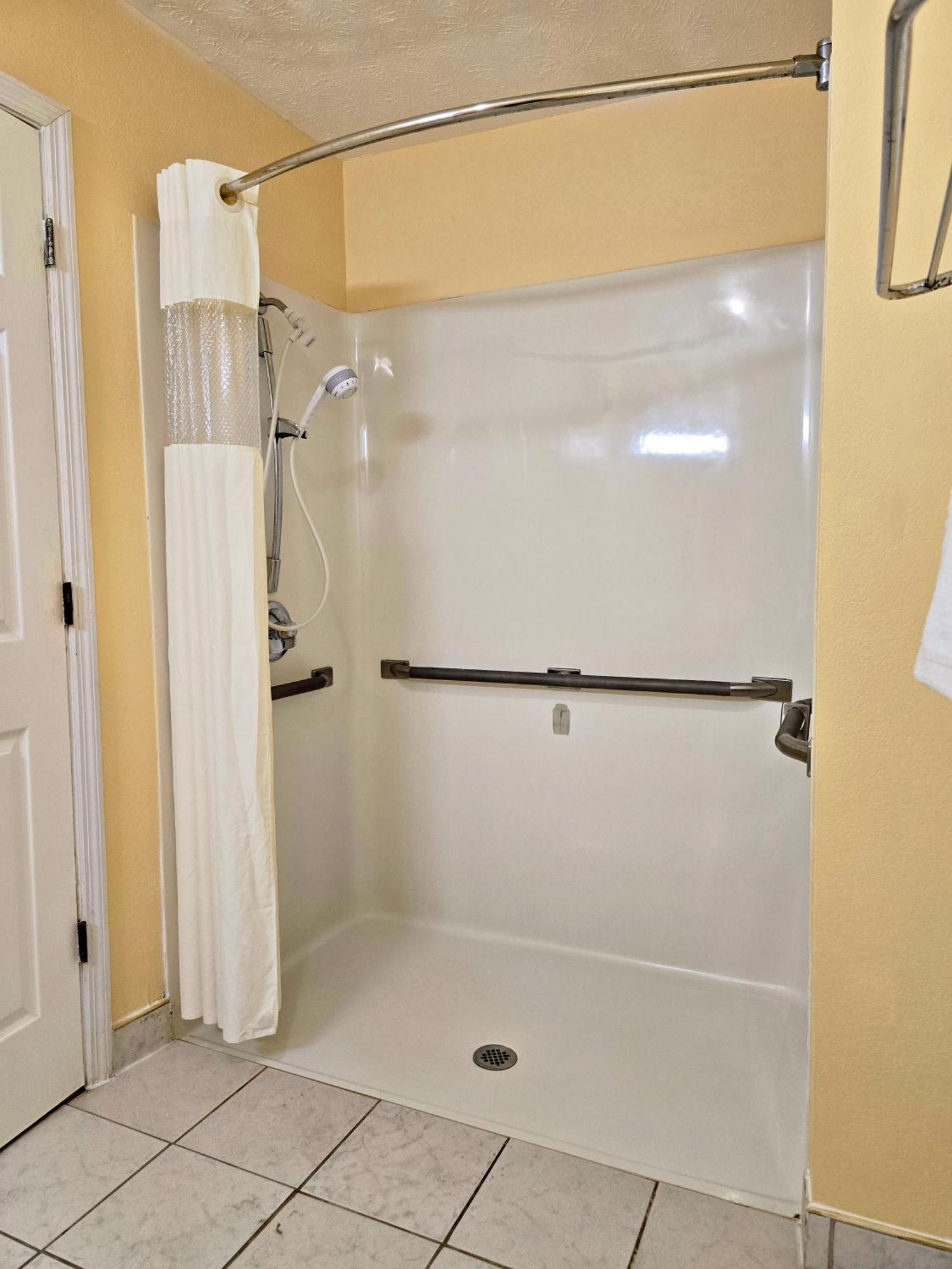 Garden Inn And Suites Near Callaway Gardens Pine Mountain Екстериор снимка