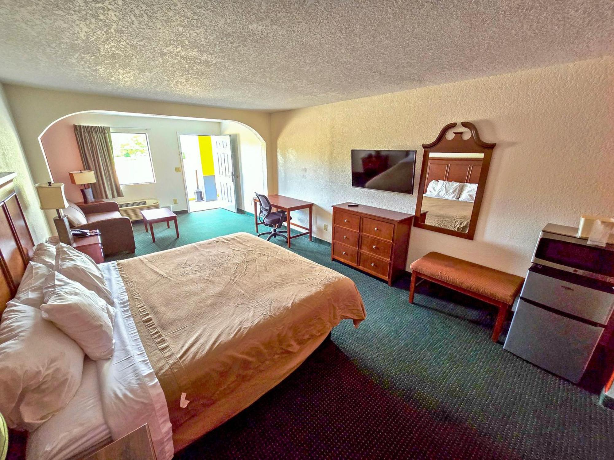 Garden Inn And Suites Near Callaway Gardens Pine Mountain Екстериор снимка