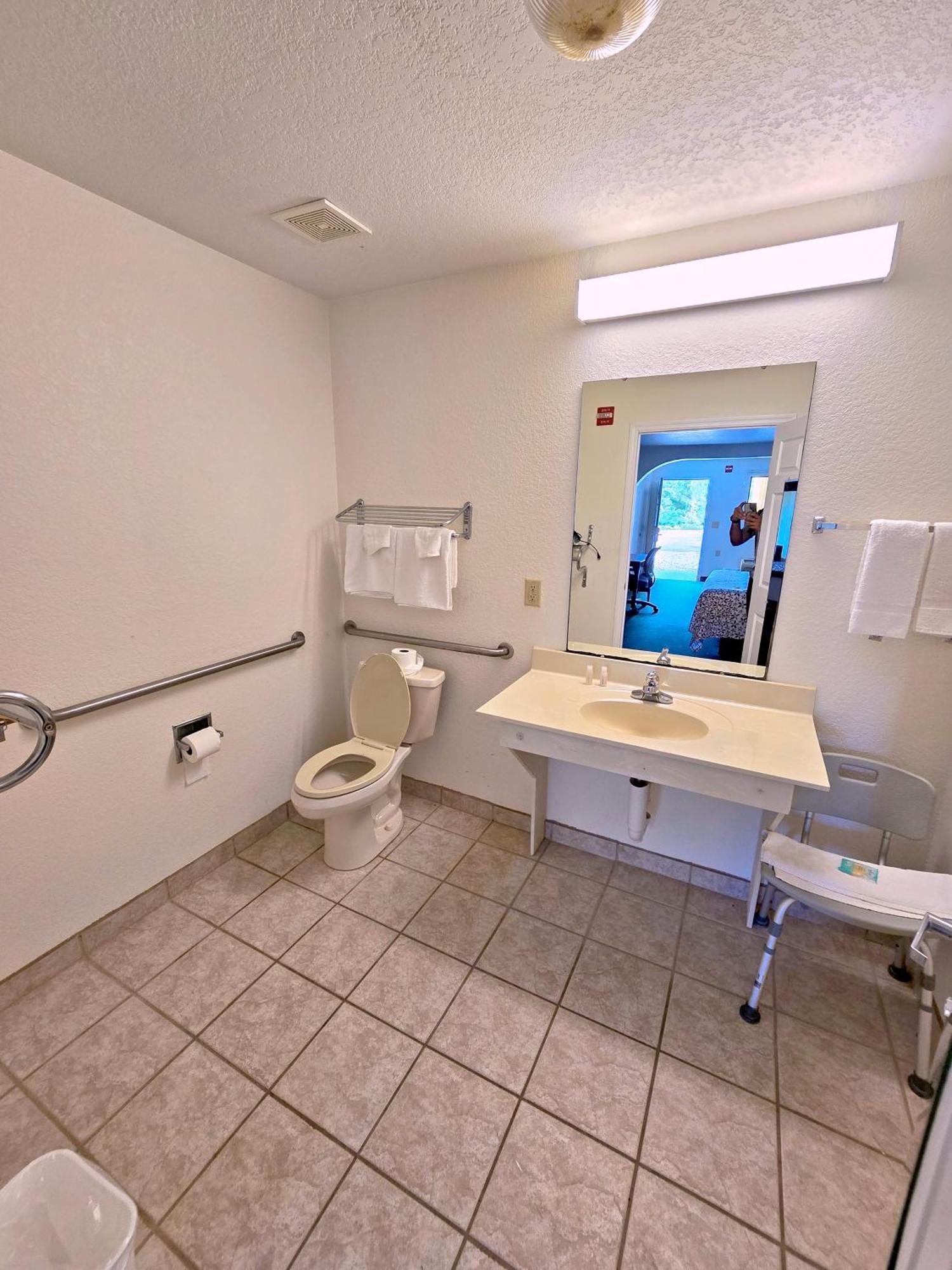 Garden Inn And Suites Near Callaway Gardens Pine Mountain Екстериор снимка